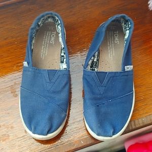 Youth girls blue toms